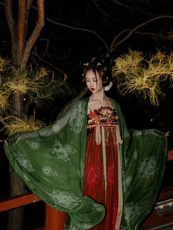 越南新娘结婚时的传统穿戴，是什么让她们如此独特和迷人？-越南新娘